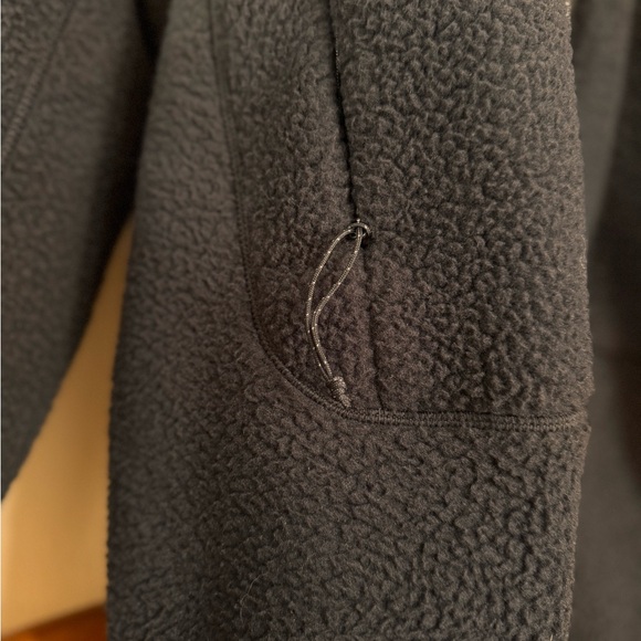 Mountain Hardware- Black Fleece, Zip-Up Jacket - Picture 2 of 11